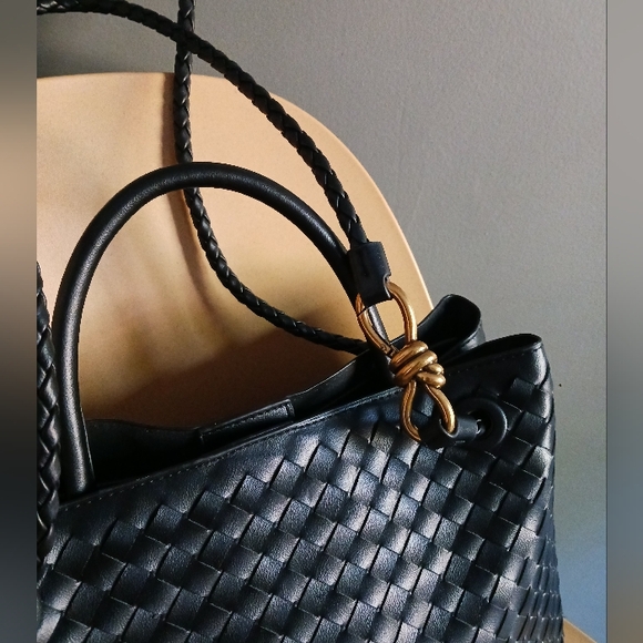 Elegant Black Woven Shoulder Bag - Picture 5 of 14